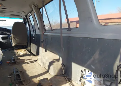 2005 Ford E-350 Super Duty Xl/Xlt z USA, uszkodzony, nr VIN 1FBSS31S25HA41537